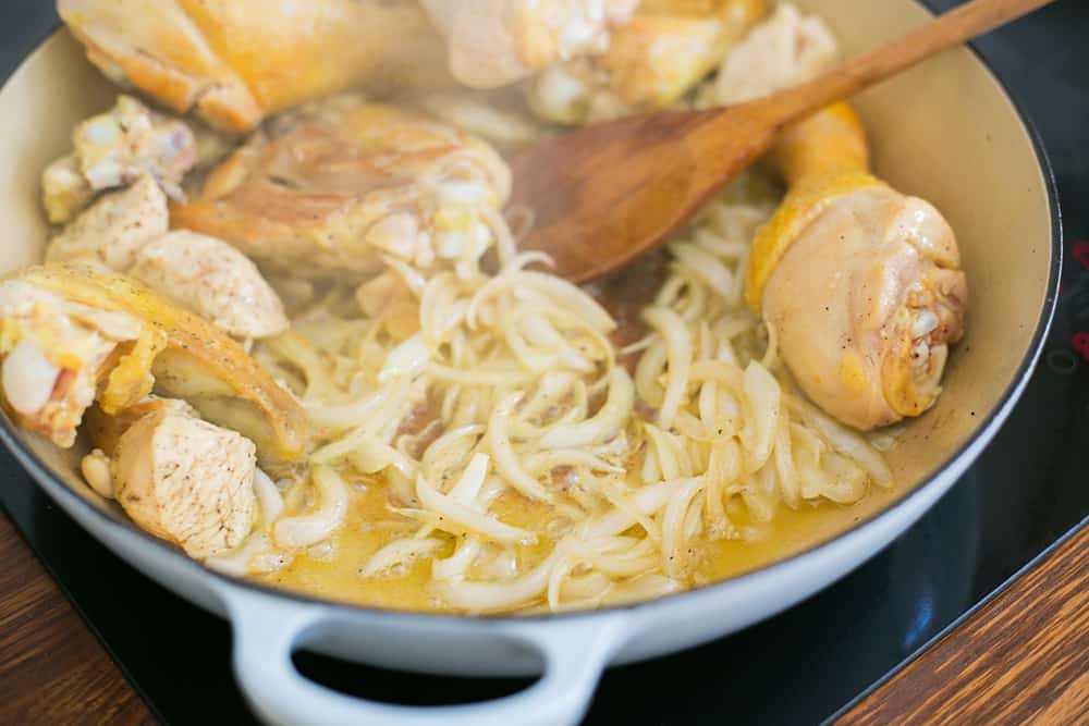 pollo con pimientos (sofreír la cebolla)