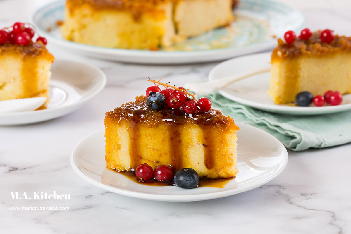 Budin de pan on small plates.