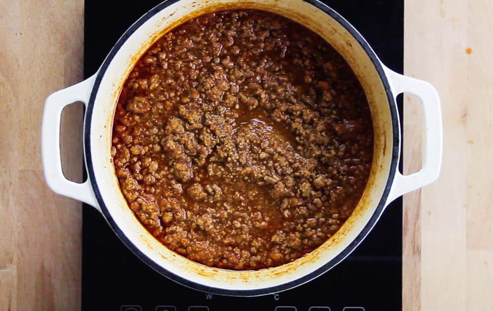 El ragú listo para hacer lasaña boloñesa.