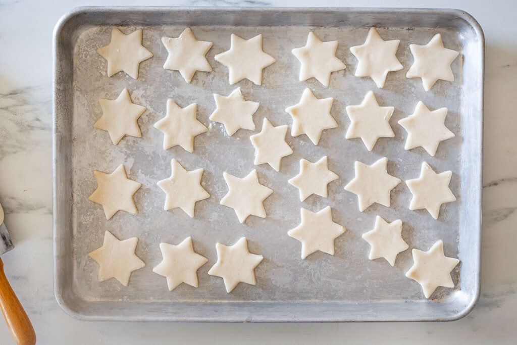 Hojarascas cookies on a baking sheet before baking.