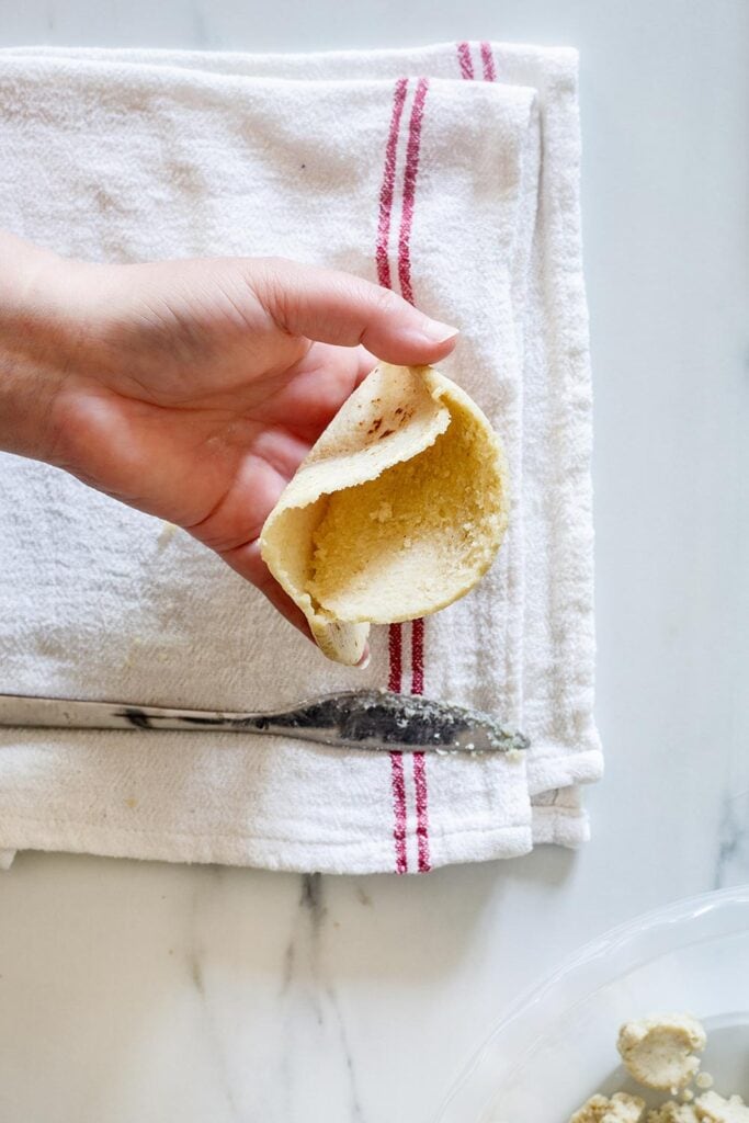 Showing a panucho shell pocket.